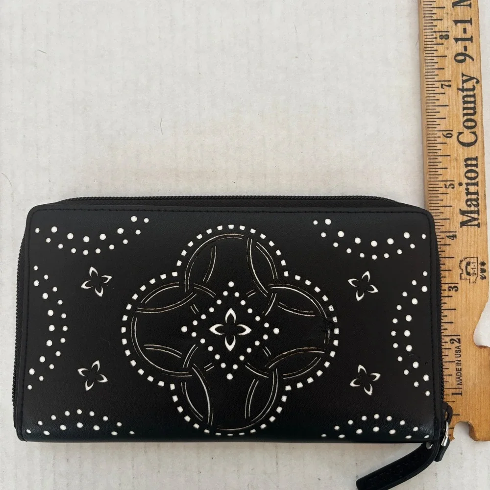 Vera Bradley Zip Around Wallet Womens‎ Black Laser Cut Medallion Faux Leather